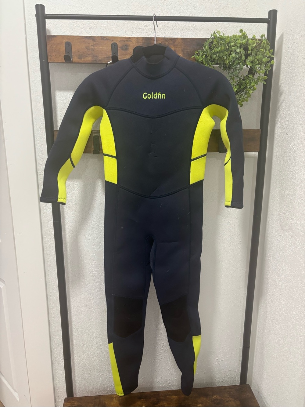 Goldfin Boy’s Wetsuit, 3mm Neoprene Back Zip Size 10
